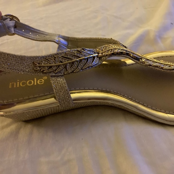 Nicole Gold Sandals with Elegant Design - Picture 4 of 6